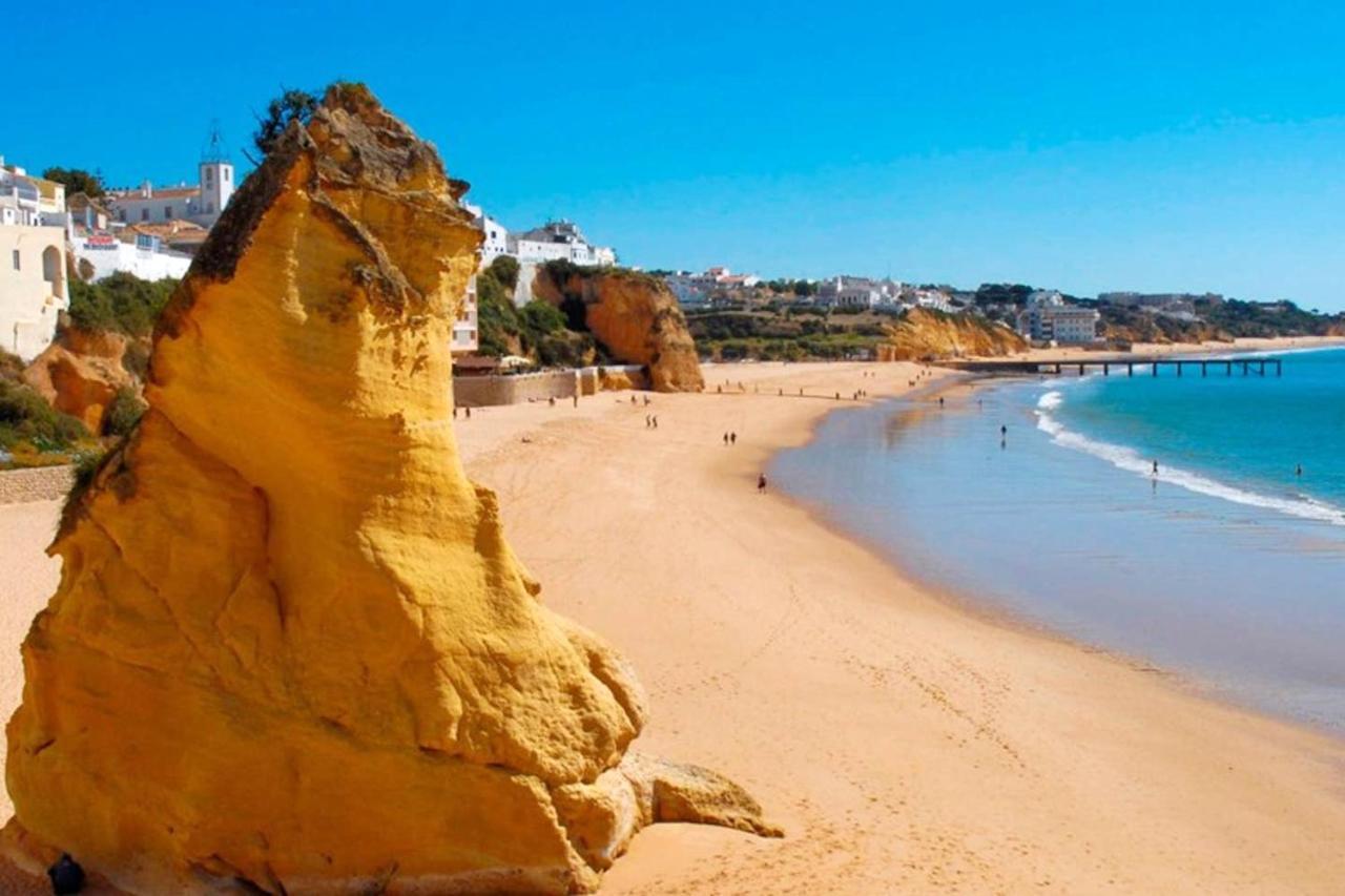Apartamento One Bedroom With Sea View Shared Pool And Balcony At 1 Km Away From The Albufeira